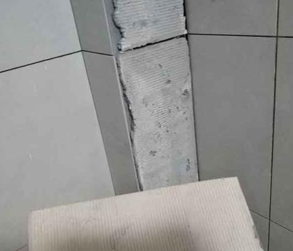 古田瓷砖空鼓维修公司分享下厨房瓷砖脱落的补救措施。